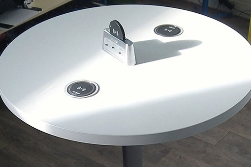 table de charge sans fil pour smartphone avec ports usb et chargeur à induction pour les professionnels